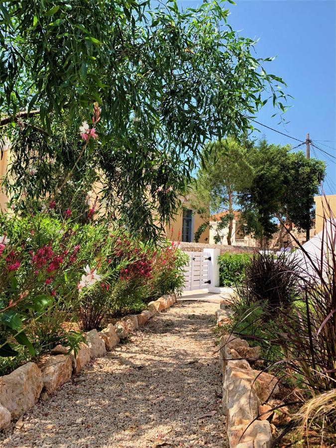 Villa Miranda Chalki Town Esterno foto