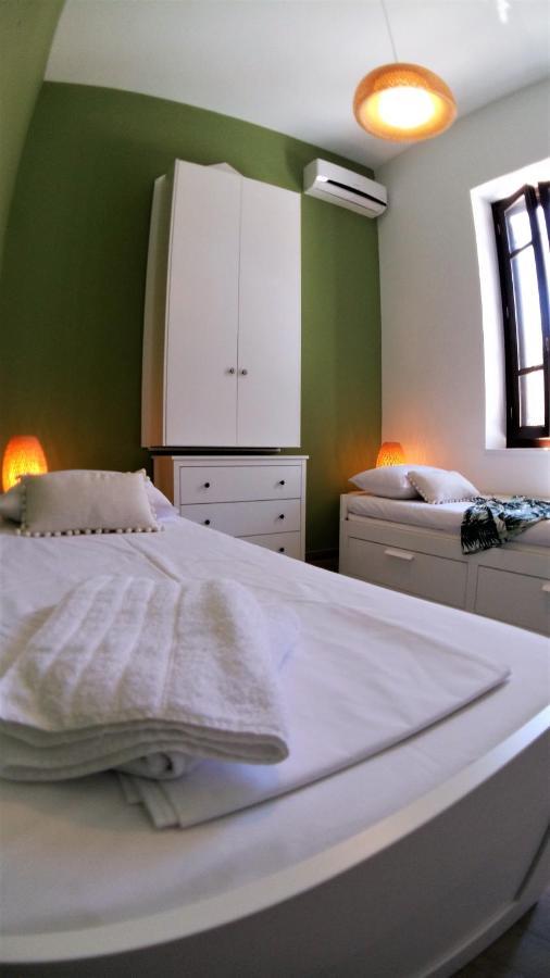 Villa Miranda Chalki Town Esterno foto